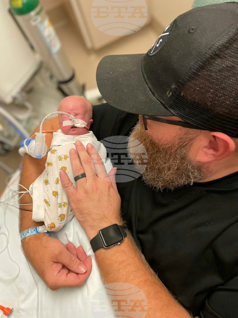 Бебе, родено в 21-ва седмица, отпразнува своя първи рожден ден