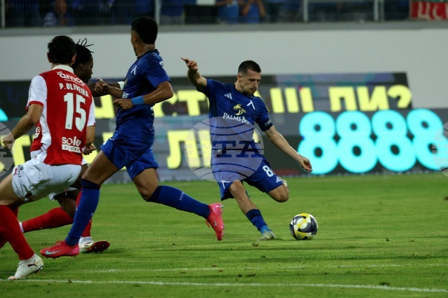 Хулио Веласкес определи група от 20 футболисти за гостуването на Левски срещу Септември