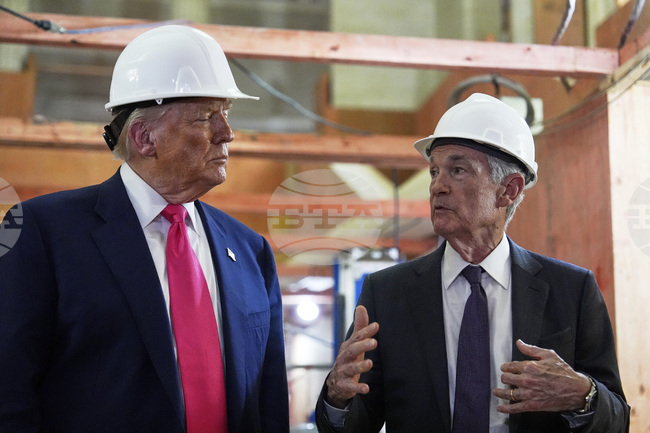 Тръмп посети Федералния резерв и каза, че няма да уволни шефа му