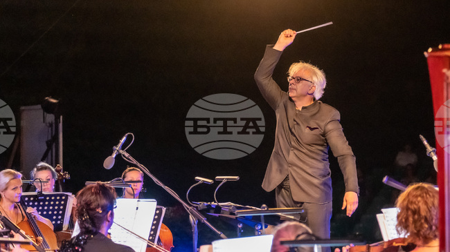 Симфоничен концерт под диригентството на Павел Балев открива 25-ия Великденски музикален фестивал на Варненската опера