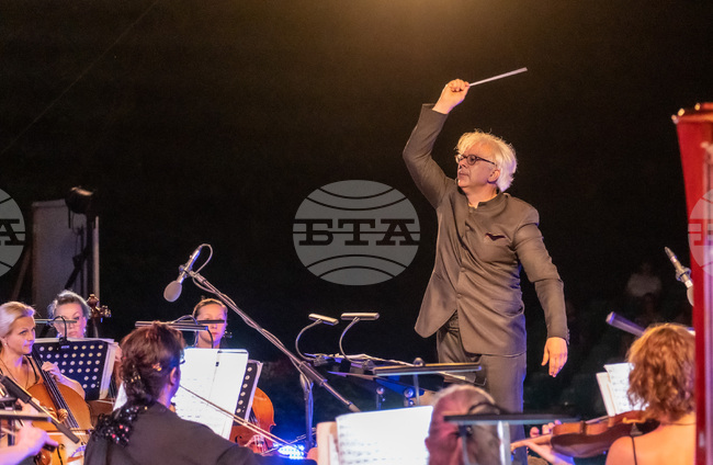 Симфоничен концерт под диригентството на Павел Балев открива 25-ия Великденски музикален фестивал на Варненската опера