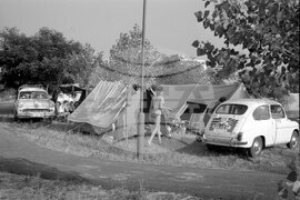 Оживление в един от къмпингите в курортния комплекс „Слънчев бряг“ през 1964 година