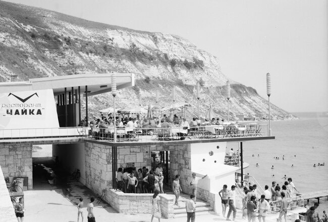 Новият модерен ресторант „Чайка” в Каварна през 1965 година