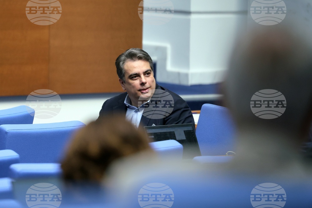 Асен Василев е депозирал иск в Районния съд във Варна за вреди, причинени от клеветнически твърдения на Пламенка Димитрова