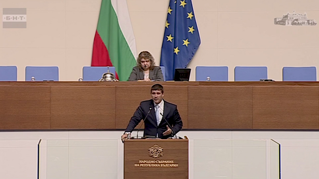 Председателят на парламента отне думата на Ивелин Михайлов от "Величие" по време на декларация в началото на заседанието