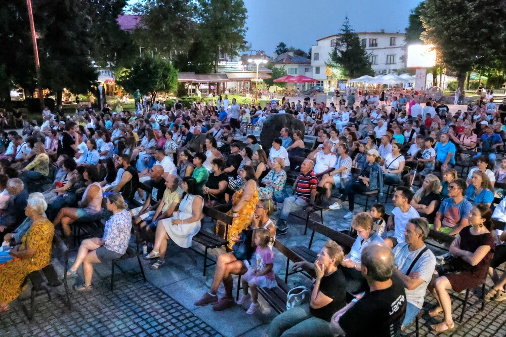 Община Банско: Лятна филмомания под звездите в Банско започна впечатляващо