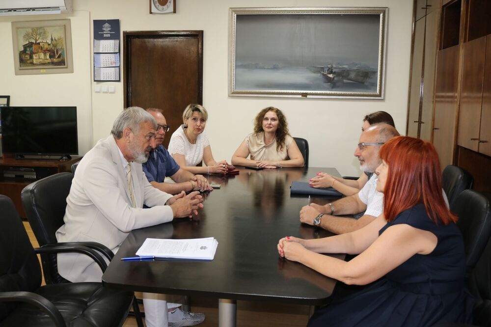 Областна администрация Русе: Подписаха договор за продажба на бившия Педагогически институт в Русе