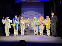 Театралните трупи на българския Столичен куклен театър и японския куклен театър „ПУК“ ще представят днес, 27 юли, двуезичния спектакъл „История за чайки и банда котараци“ пред публика в град Сапоро