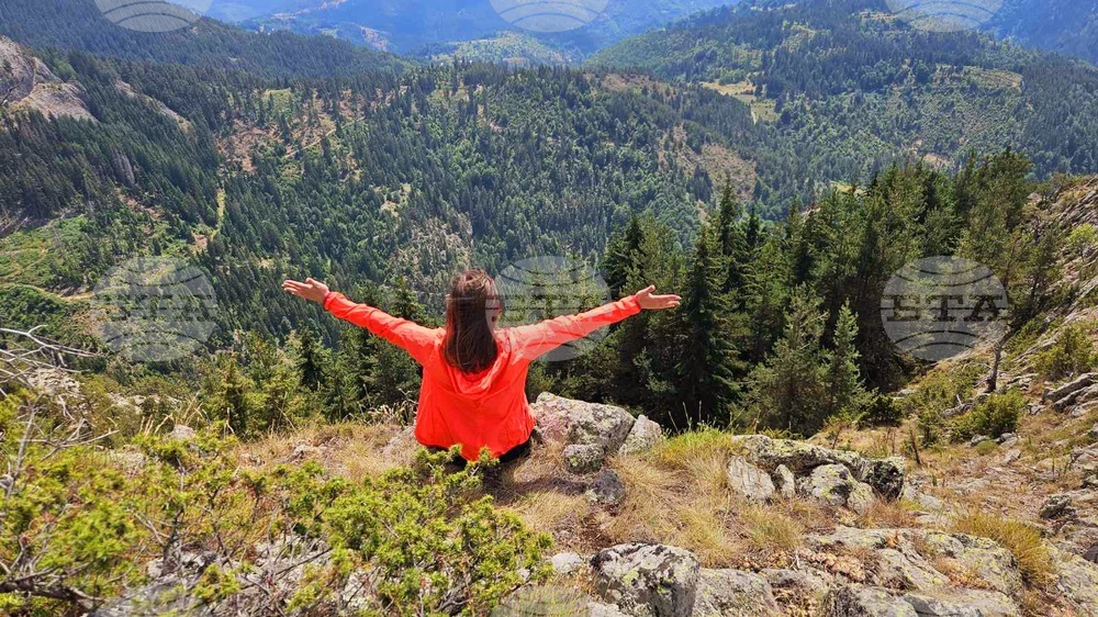 Туристите днес да носят повече течности, ако тръгнат в планините, съветват от Планинската спасителна служба на БЧК