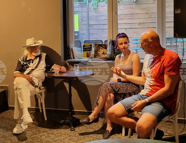 Професионализма във фотографията обсъдиха Георги Неделчев и Благовеста Филипова на среща във Варна