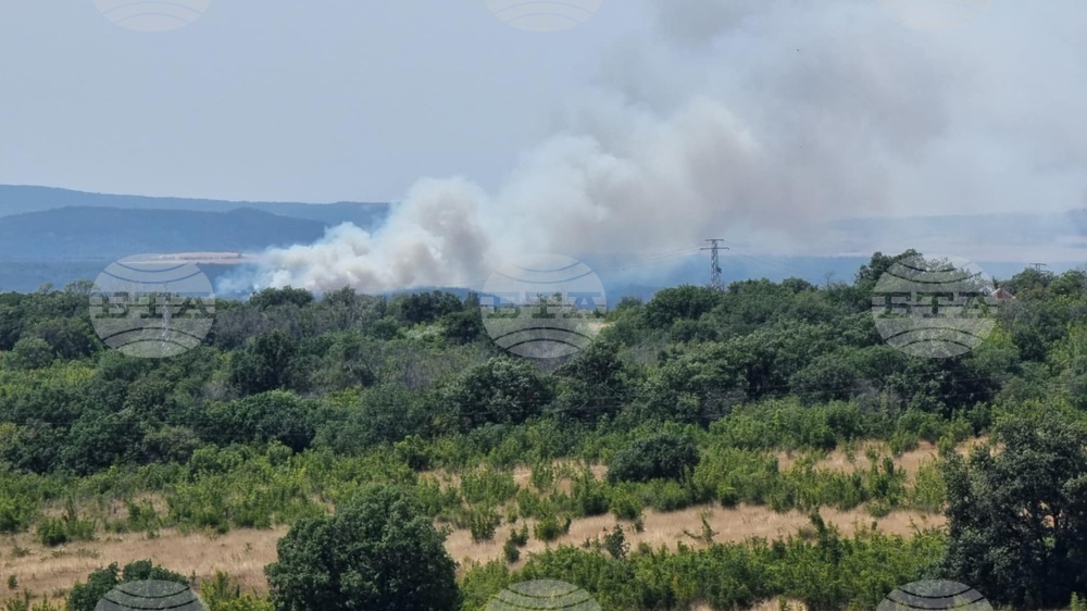 Повече от 24 часа продължава гасенето на пожара край язовир "Порой"