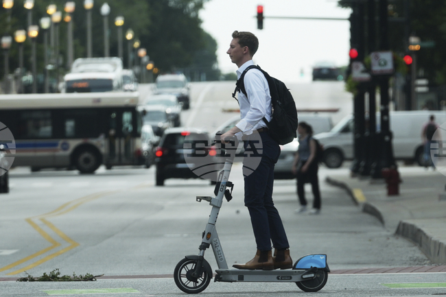 Неясна законова промяна в Словакия за скоростта на движение по тротоарите предизвика полемика 