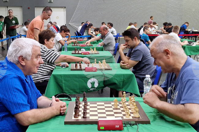 Седем шахматисти водят във временното класиране в състезанието по рапид в Международния турнир по ускорен шахмат и блиц Опен "Шумен"