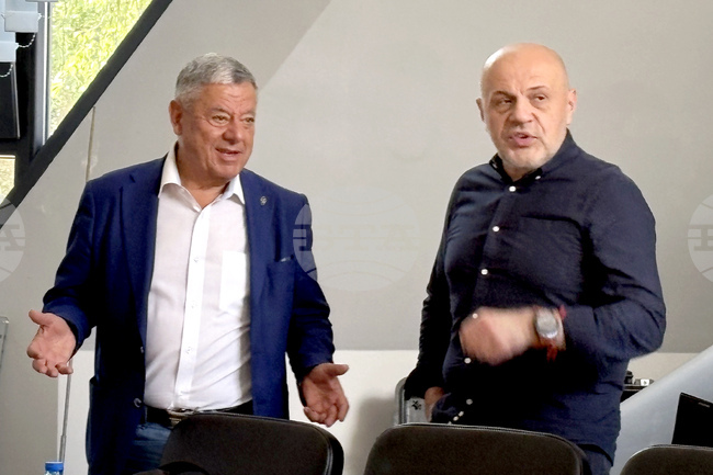 Вицепремиерът Томислав Дончев посети в Самоков високотехнологична компания от отбранителната индустрия