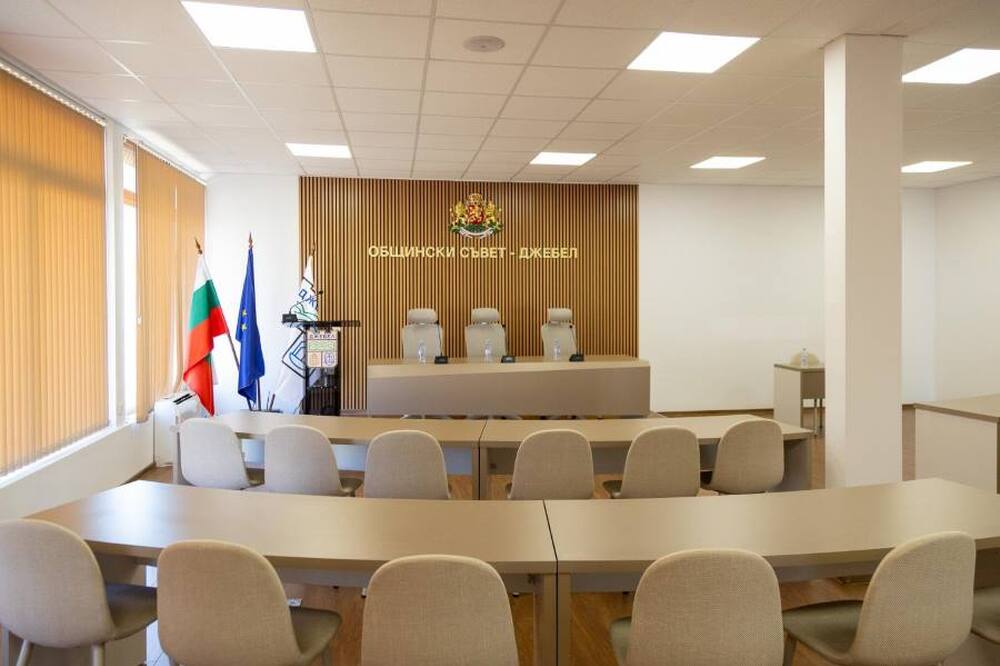 Новата заседателна зала на Общинския съвет в Джебел вече е готова и отвори врати