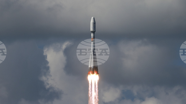 Русия изстреля три ирански сателита в околоземна орбита