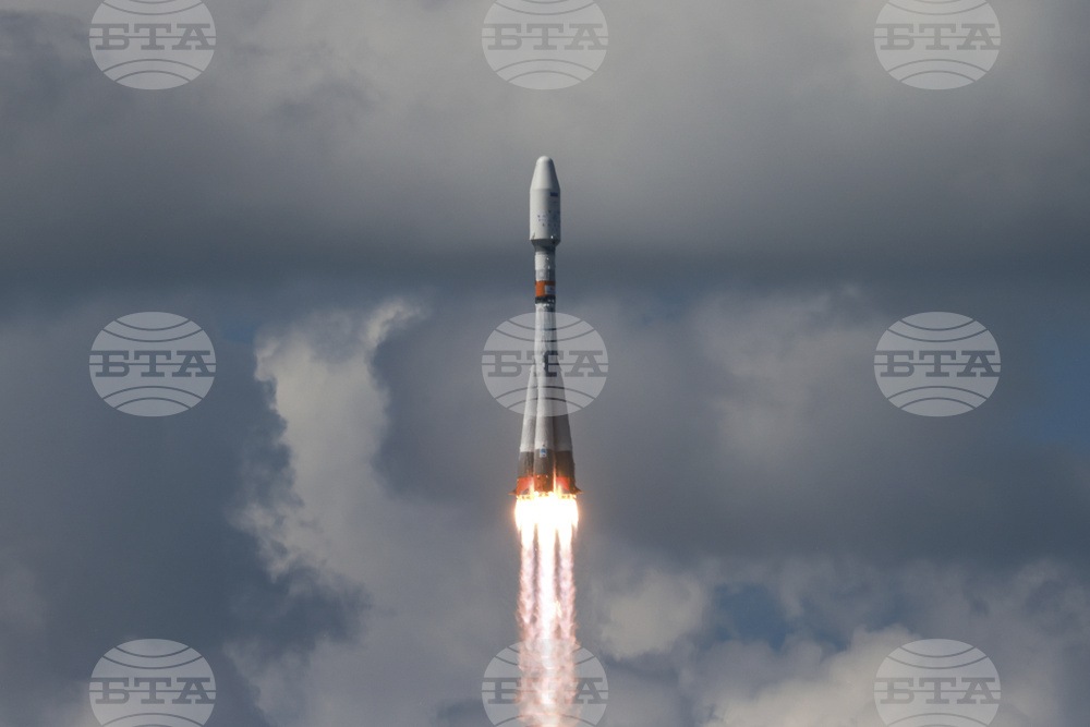 Русия изстреля три ирански сателита в околоземна орбита