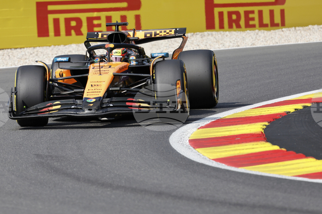 Оскар Пиастри спечели спринтовата квалификация на Формула 1 в Белгия, Макларън се размина с кошмар във втората сесия