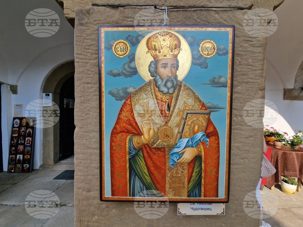 Троян - „Икони, картини и пана“ - Борислава Кацарова - изложба