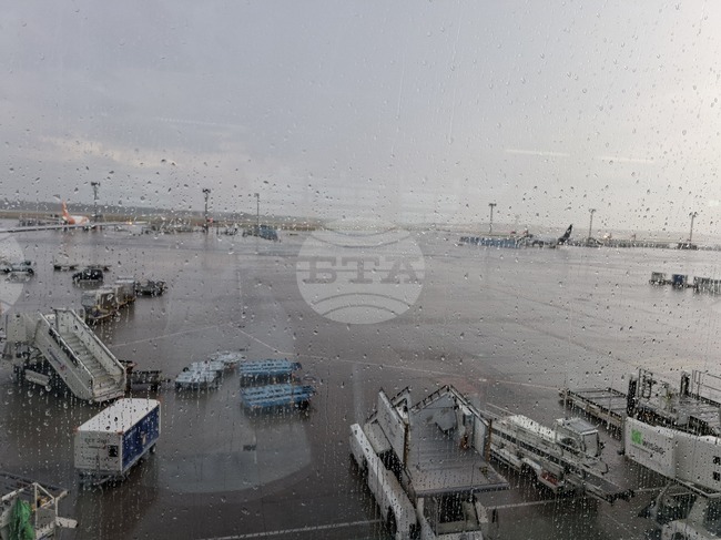 Гръмотевична буря временно блокира трафика на Франкфуртското летище