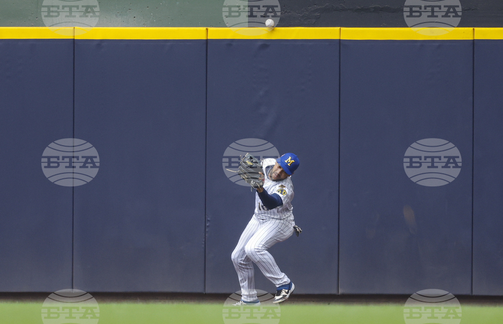 Marlins Brewers Baseball