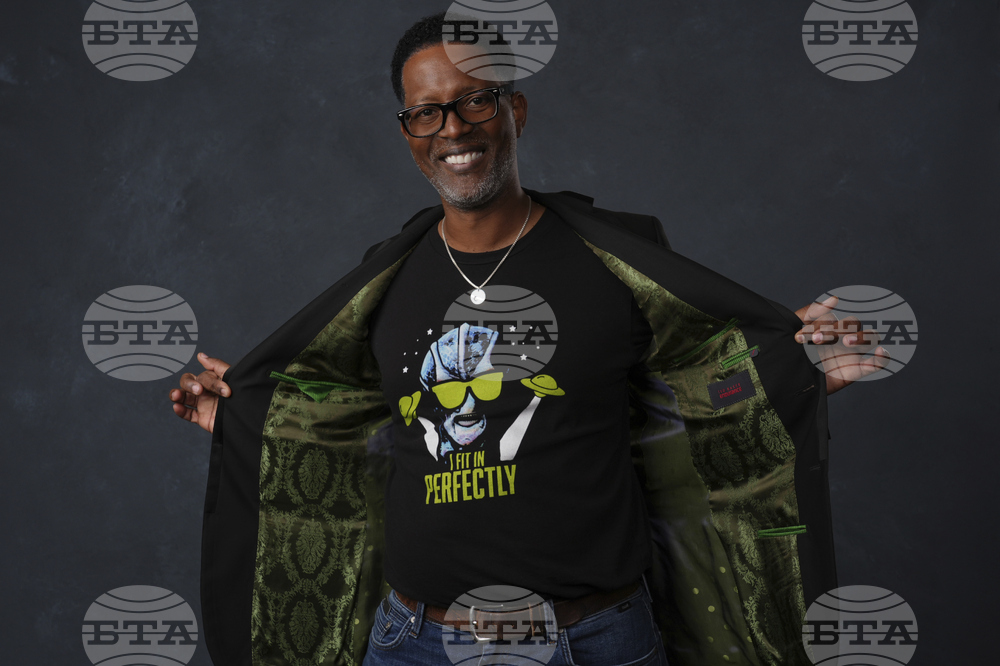 2025 Comic-Con - "Resident Alien" Portrait Session