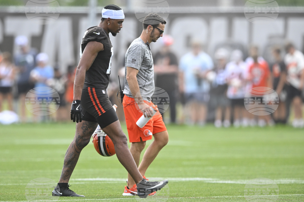 CORRECTION Browns Camp Football