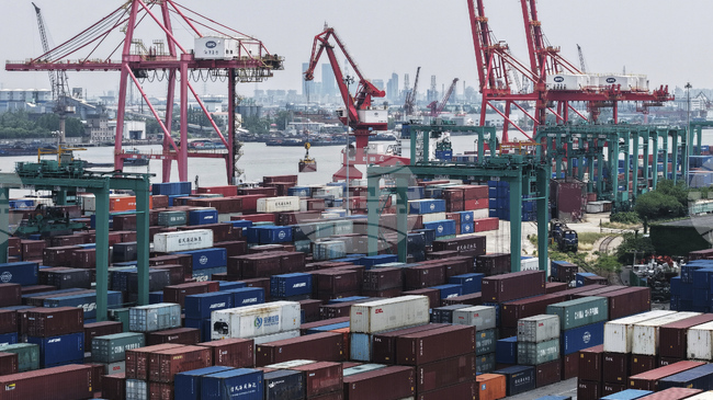 Икономиката на САЩ е нараснала с повече от първоначално обявеното през третото тримесечие на 2025 г., движена от ръста в потреблението