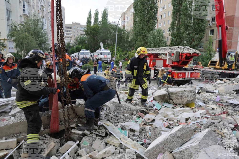 При експлозия на газ в жилищен блок в руския град Саратов в петък са пострадали 18 души, частично или напълно са разрушени близо 40 жилища