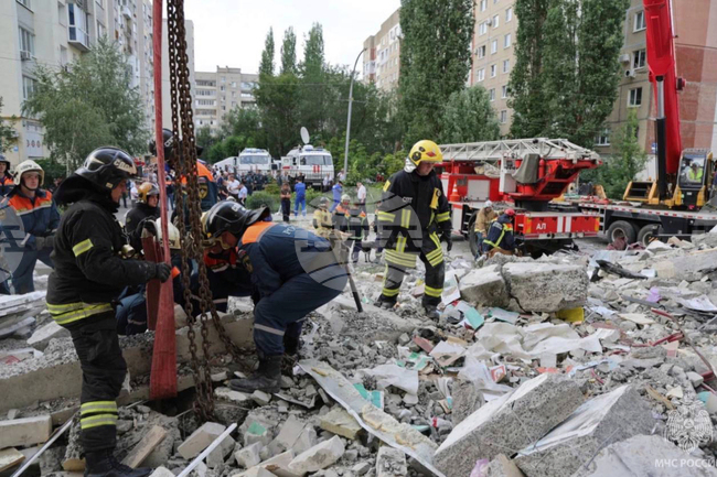 При експлозия на газ в жилищен блок в руския град Саратов в петък са пострадали 18 души, частично или напълно са разрушени близо 40 жилища