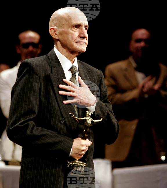 Наум Шопов в писмо до Лорънс Оливие: Пише Ви един артист, който, за разлика от Вас, е много невидим