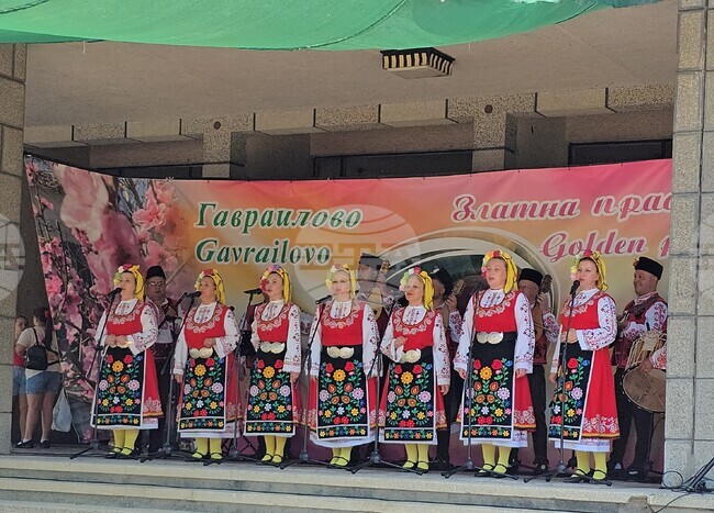 Golden Peach Festival Opens in Gavrailovo for 23rd Time