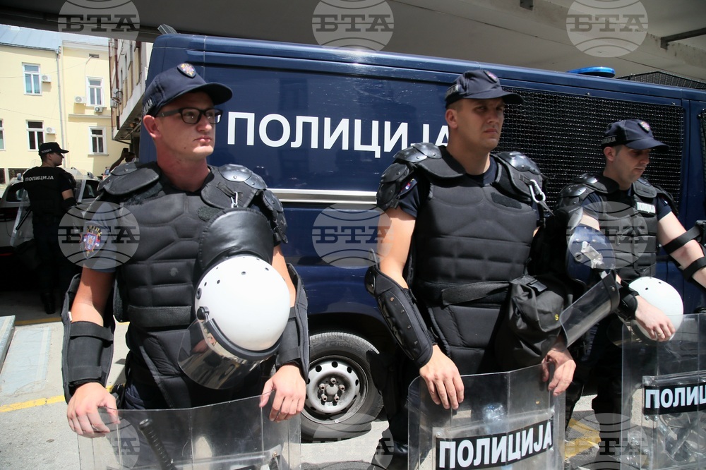 Сръбските студенти блокират съда в Нови Сад за втори ден; арестуван е един от протестиращите