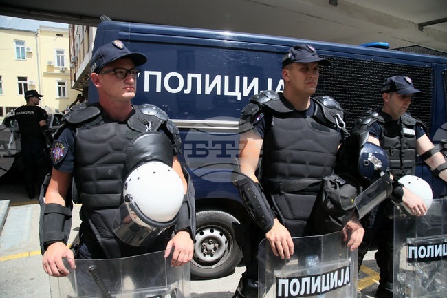 Сръбските студенти блокират съда в Нови Сад за втори ден; арестуван е един от протестиращите