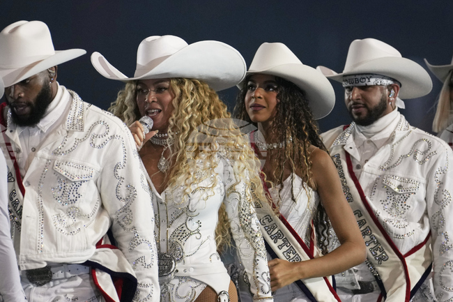 Бионсе прибави първа награда "Еми" към своите 35 трофея "Грами"