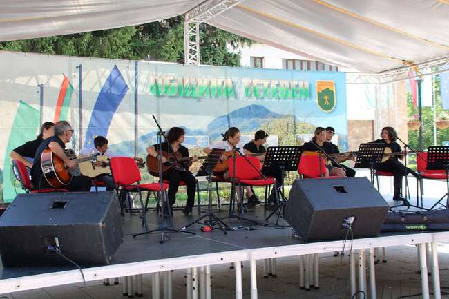 Млади и утвърдени музиканти се изявиха в първото издание на Guitar Green Fest в Тетевен