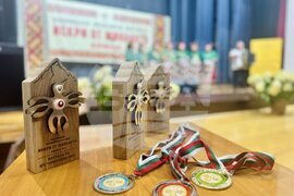 Априлци - фолклорен фестивал "Искри от миналото"