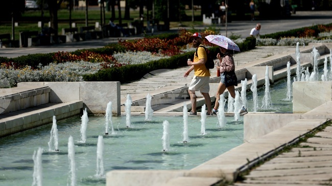 Жълт код за горещо време е обявен за 21 области в страната 