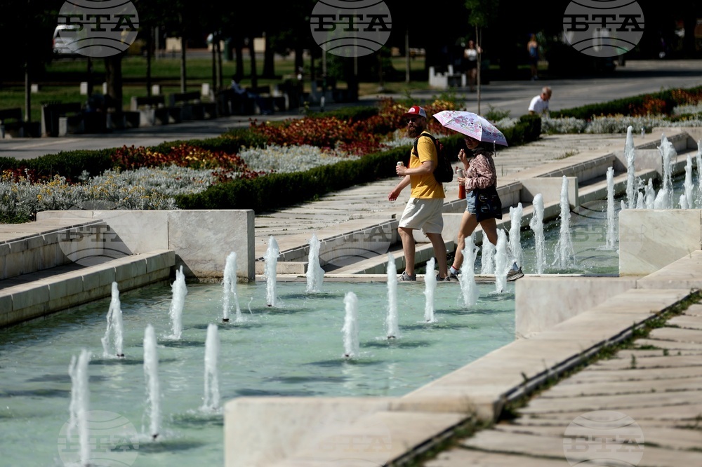 Жълт код за горещо време е обявен за 21 области в страната 