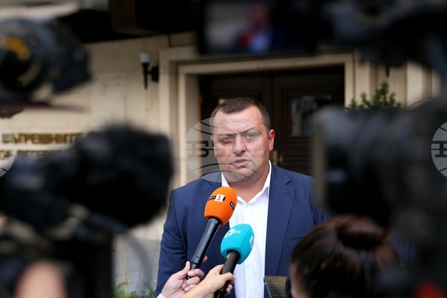 Спокойна е обстановката с пожарите в Ямболска и Хасковска област, най-критичната точка е в Струмяни, каза зам.-министър Тони Тодоров