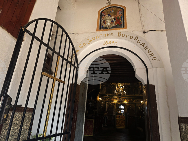 Храм "Успение Богородично" в петричкото село Рупите ще посрещне частица от мощите на свети Николай Чудотворец