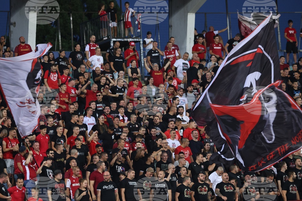 Христо Янев няма проблеми с контузени футболисти преди дербито с Левски