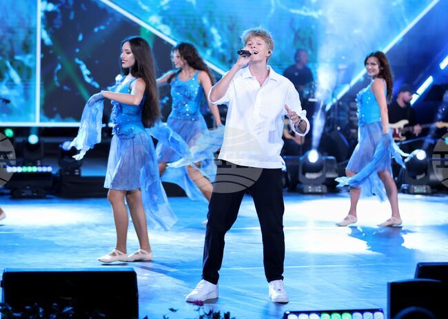 Изпълнението на "Спомен от преди" на Филип Донков донесе наградата на публиката на 42-рото издание на конкурса "Бургас и морето"