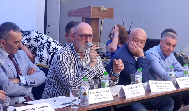  Работим по нова форма на туристическа реклама в партньорство с Гърция и Турция, каза зам.-председателят на парламентарната Комисия по туризъм Любен Дилов