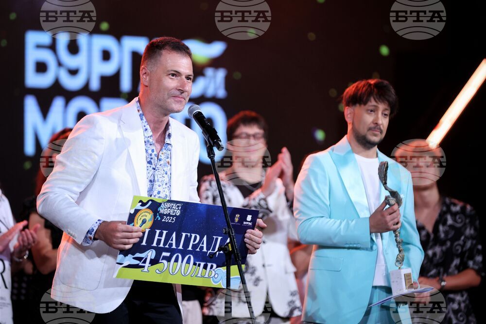 Публиката на "Бургас и морето" скоро може да ме опознае и като композитор на песни, разкри текстописецът Костадин Филипов пред БТА