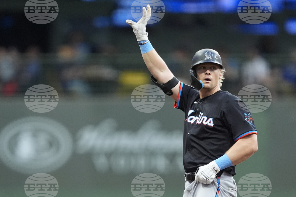 Marlins Brewers Baseball