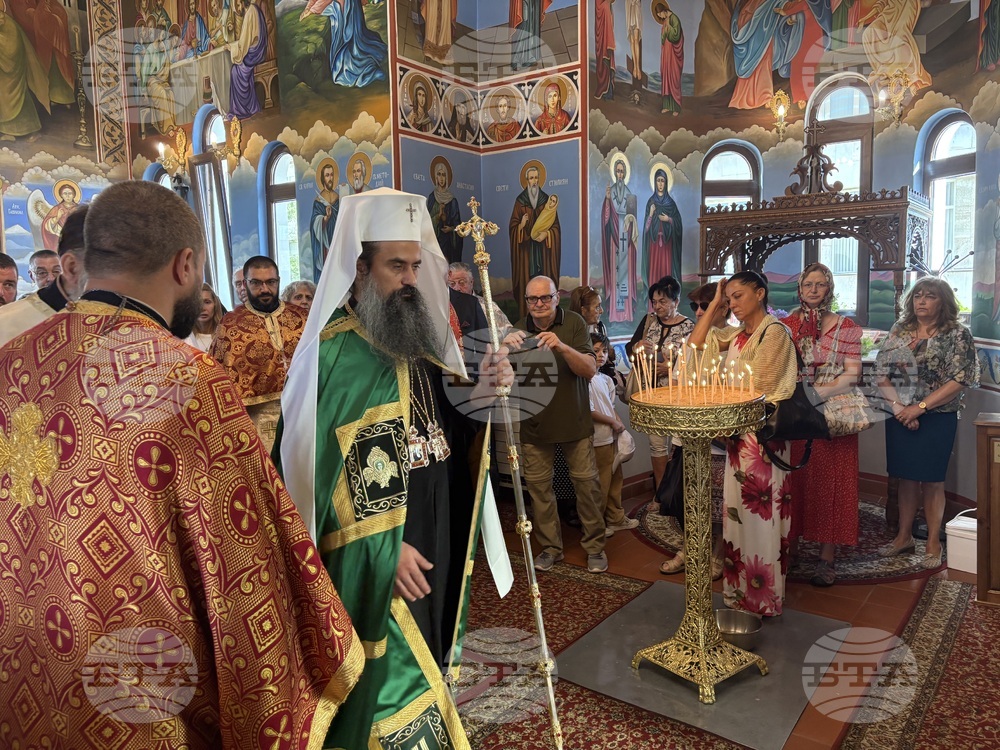 Самоков - храм „Свети Панталеймон“ - патрирах Даниил - литургия