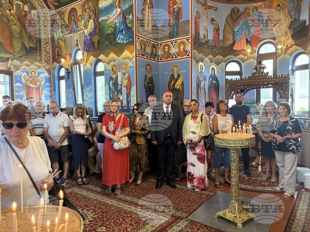 Самоков - храм „Свети Панталеймон“ - патрирах Даниил - литургия