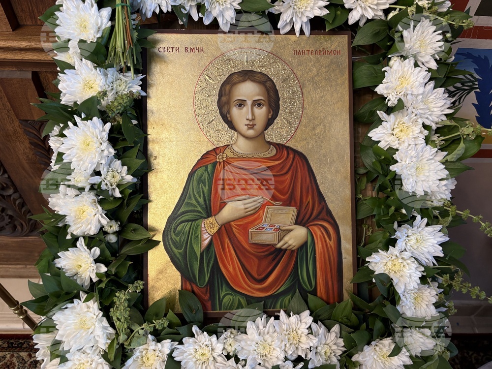 Самоков - храм „Свети Панталеймон“ - патрирах Даниил - литургия