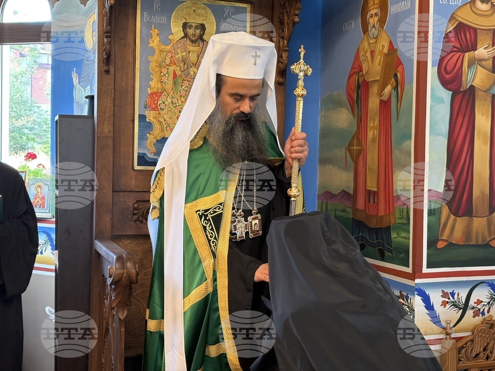 Самоков - храм „Свети Панталеймон“ - патрирах Даниил - литургия
